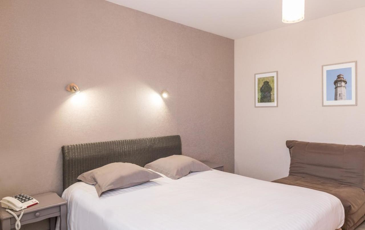 Hotel De La Gare Thouars Kültér fotó