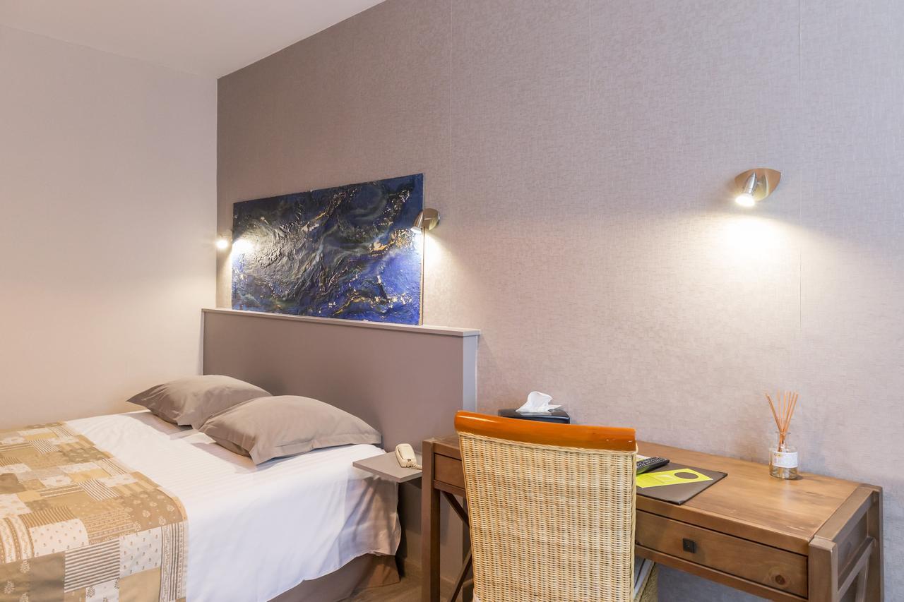 Hotel De La Gare Thouars Kültér fotó
