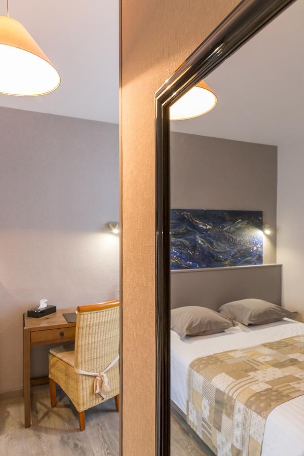 Hotel De La Gare Thouars Kültér fotó