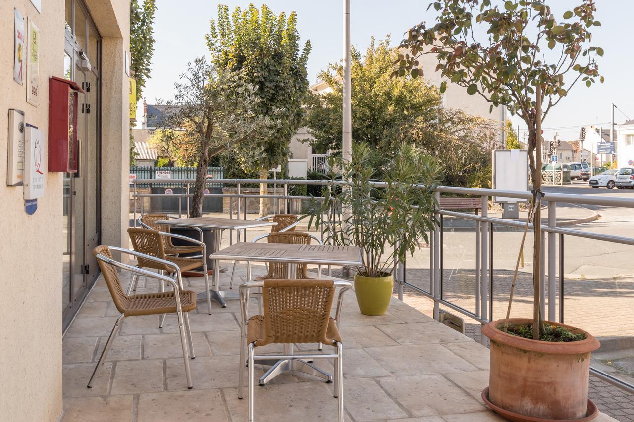 Hotel De La Gare Thouars Kültér fotó